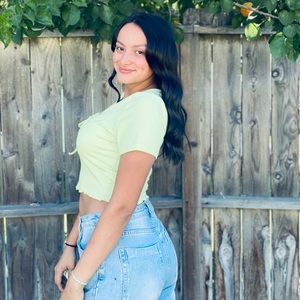 Meet your Posher, Elizabeth